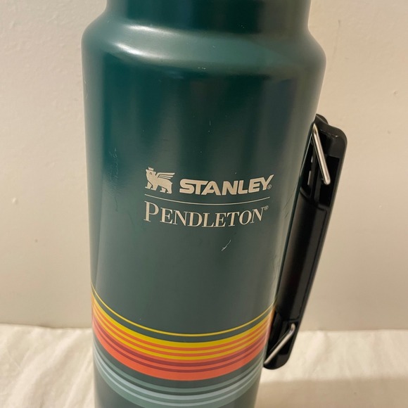 Stanley Pendleton Classic Vacuum Insulated Bottle with Cup 1.5 Quart Green - Picture 3 of 10